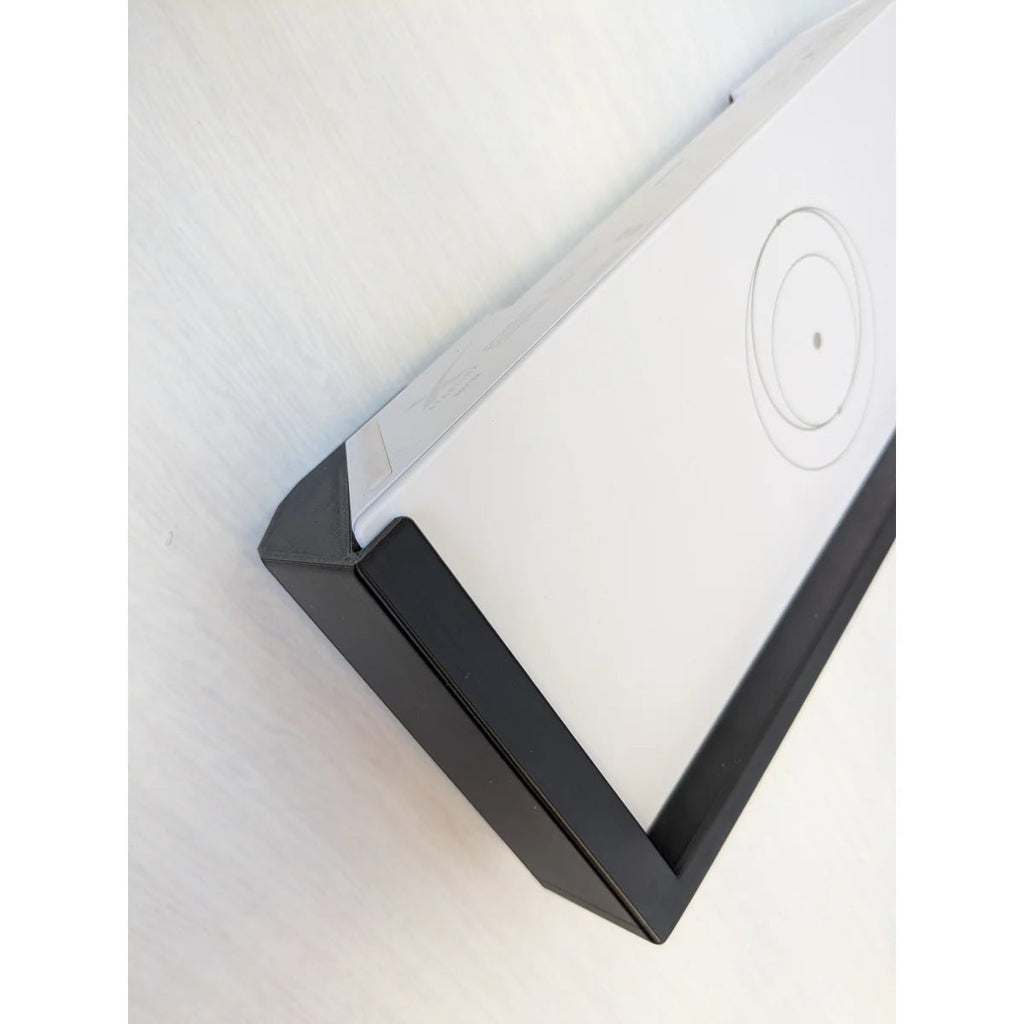 Right-hand corner of the StarMax bracket meeting the Starlink Gen 3 router housing.